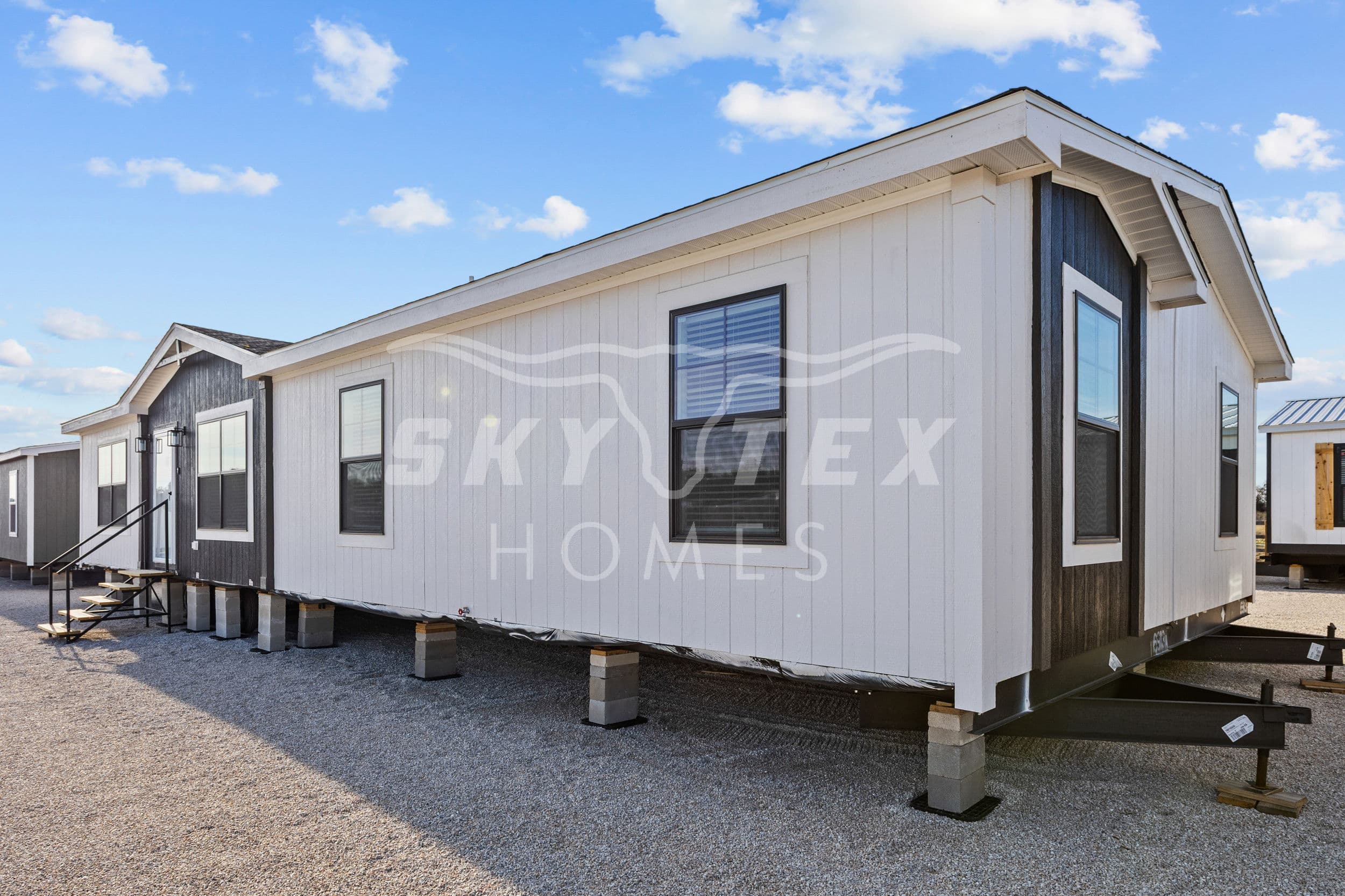 Isabella exterior home features