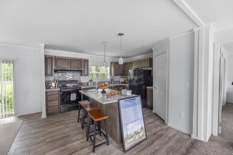 Emerald 28603a kitchen home features