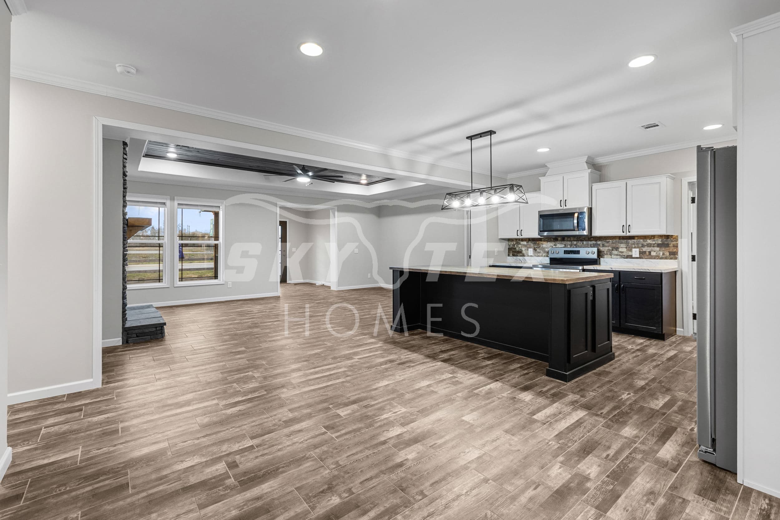 The woodside interior and kitchen home features