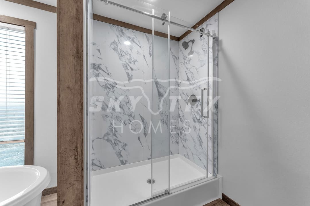 2633 fm 1332, jourdanton - 3.5 acres - pending bathroom home features