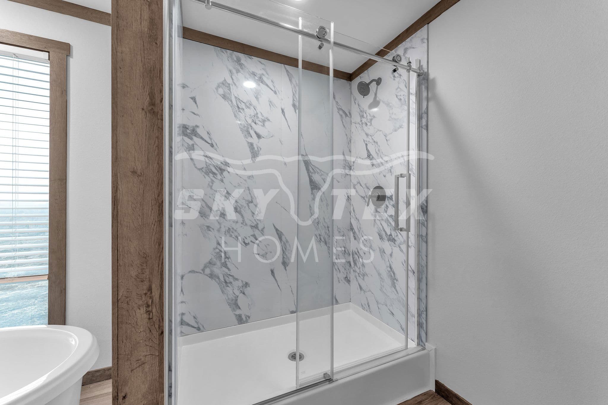 2633 fm 1332, jourdanton - 3.5 acres - pending bathroom home features