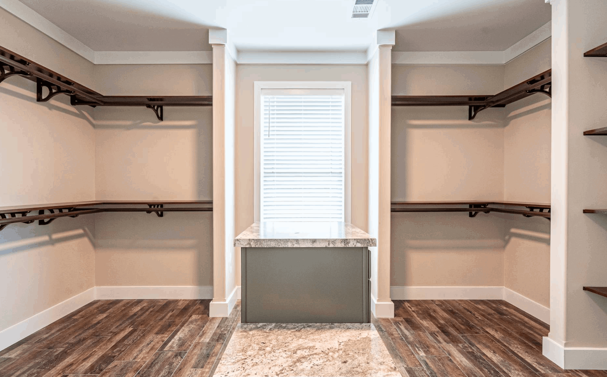 The ole hay barn bedroom home features