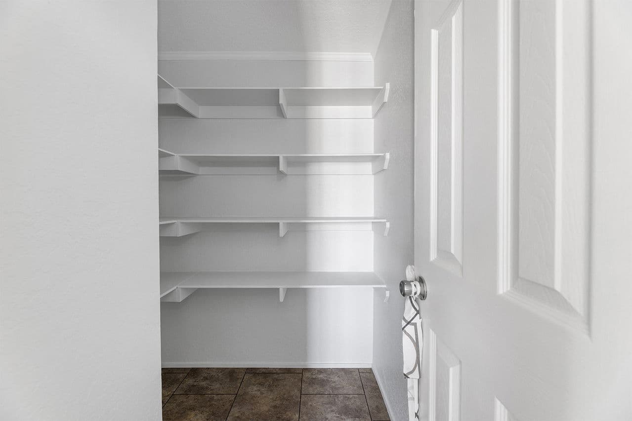 Emerald 16723a interior home features