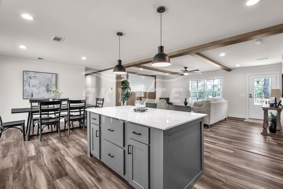 Everett elite interior and kitchen home features