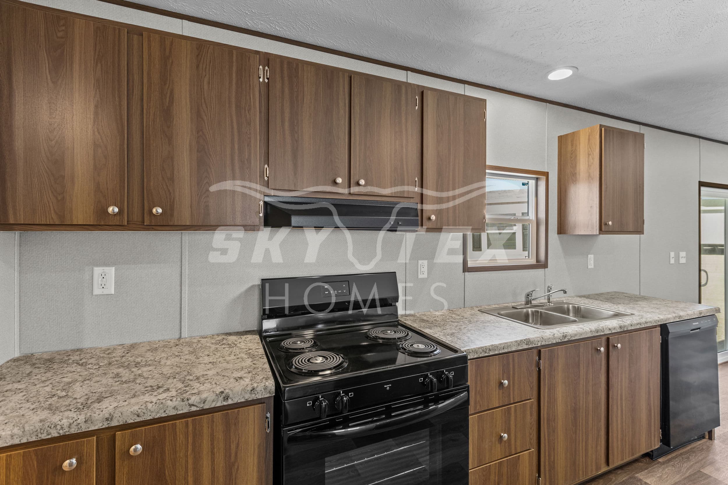 Oak interior and kitchen home features