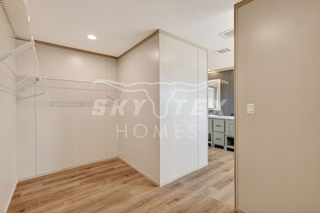 639 old phillipsburg road - 1.53 acres interior and bedroom home features