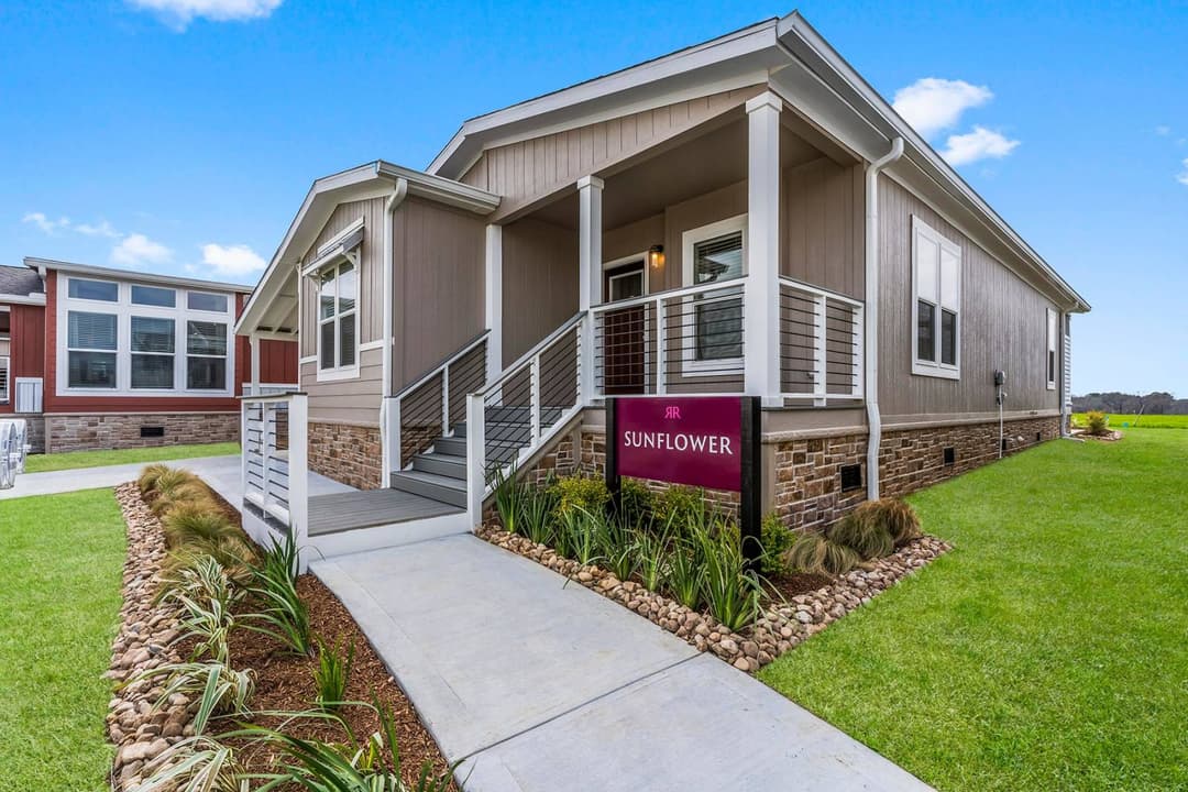 Innovation 2860s exterior home features