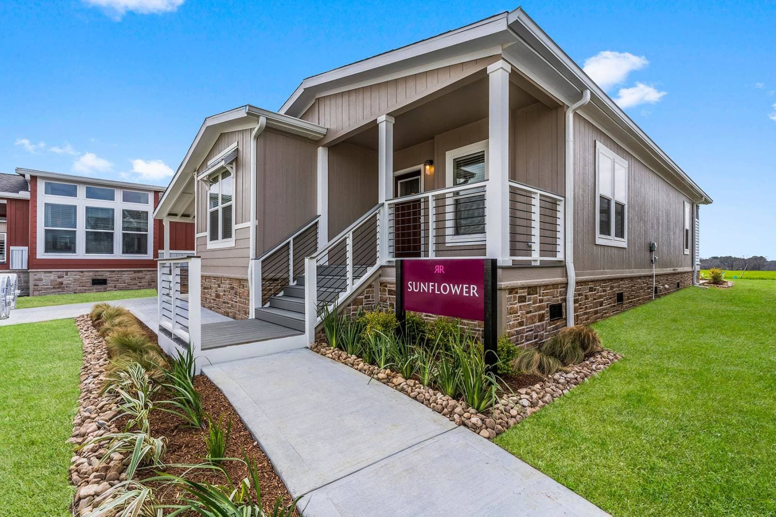 Innovation 2860s exterior home features