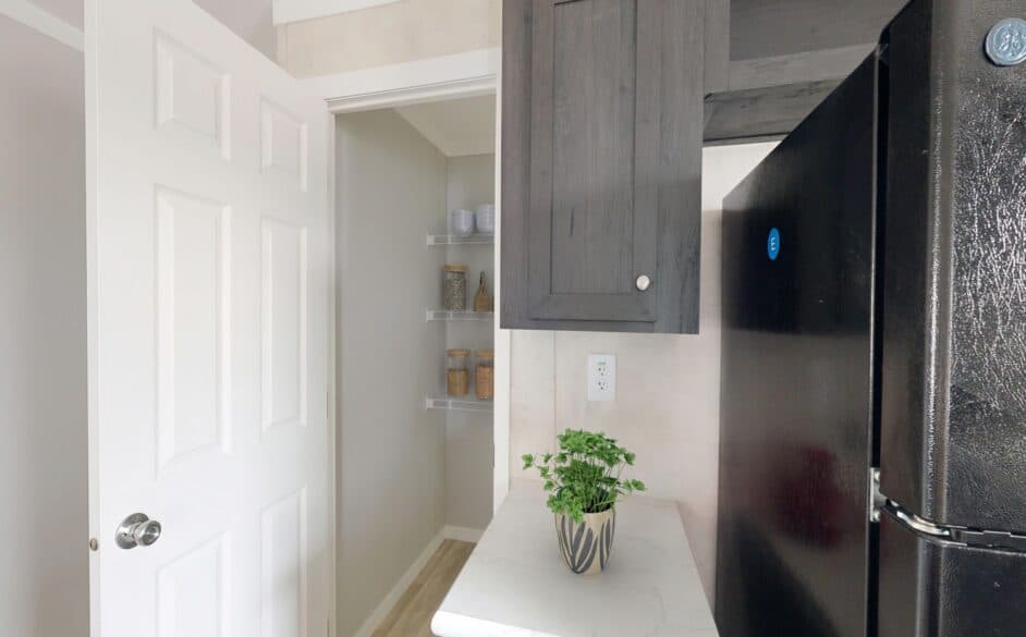 Frontier lodge t68s kitchen home features