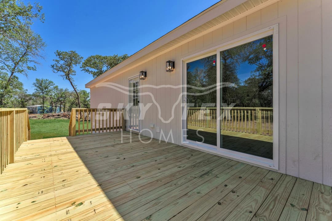 Everett elite exterior home features