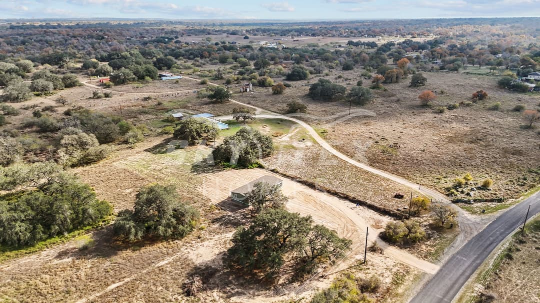 2126 stevens rd., somerset - 1.18 acres exterior home features