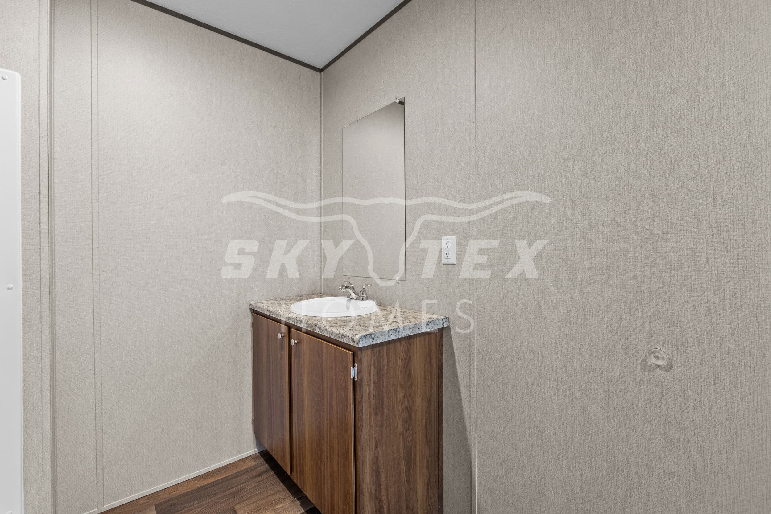 Oak interior and bathroom home features