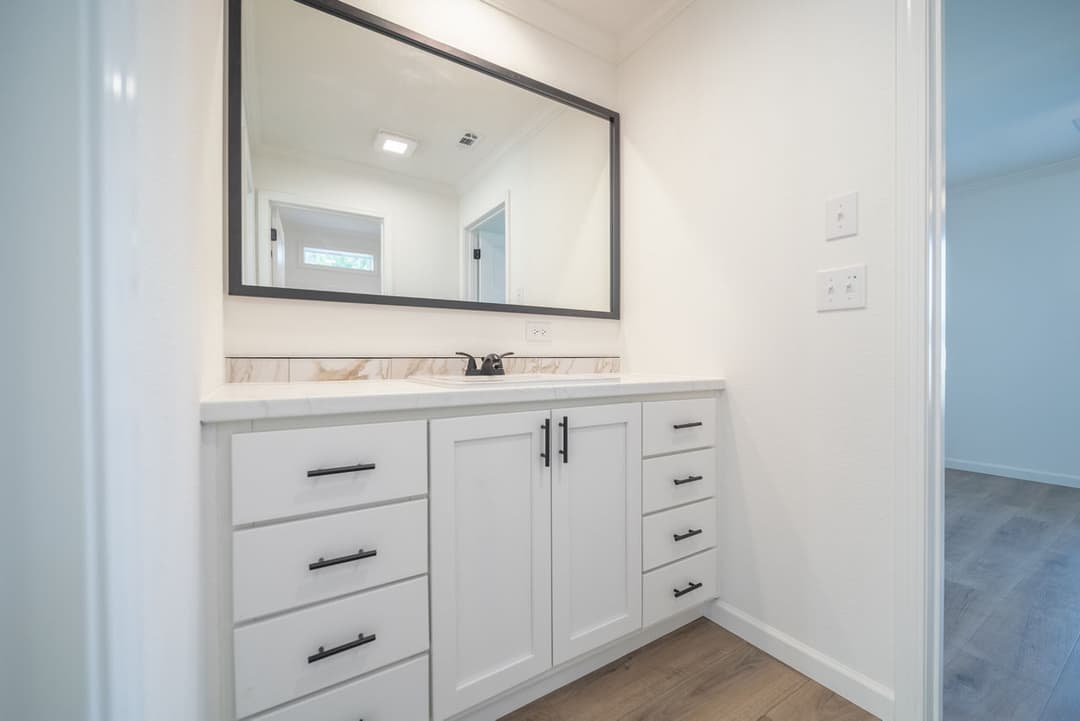 Innovation 5442h - the cypress creek bathroom home features