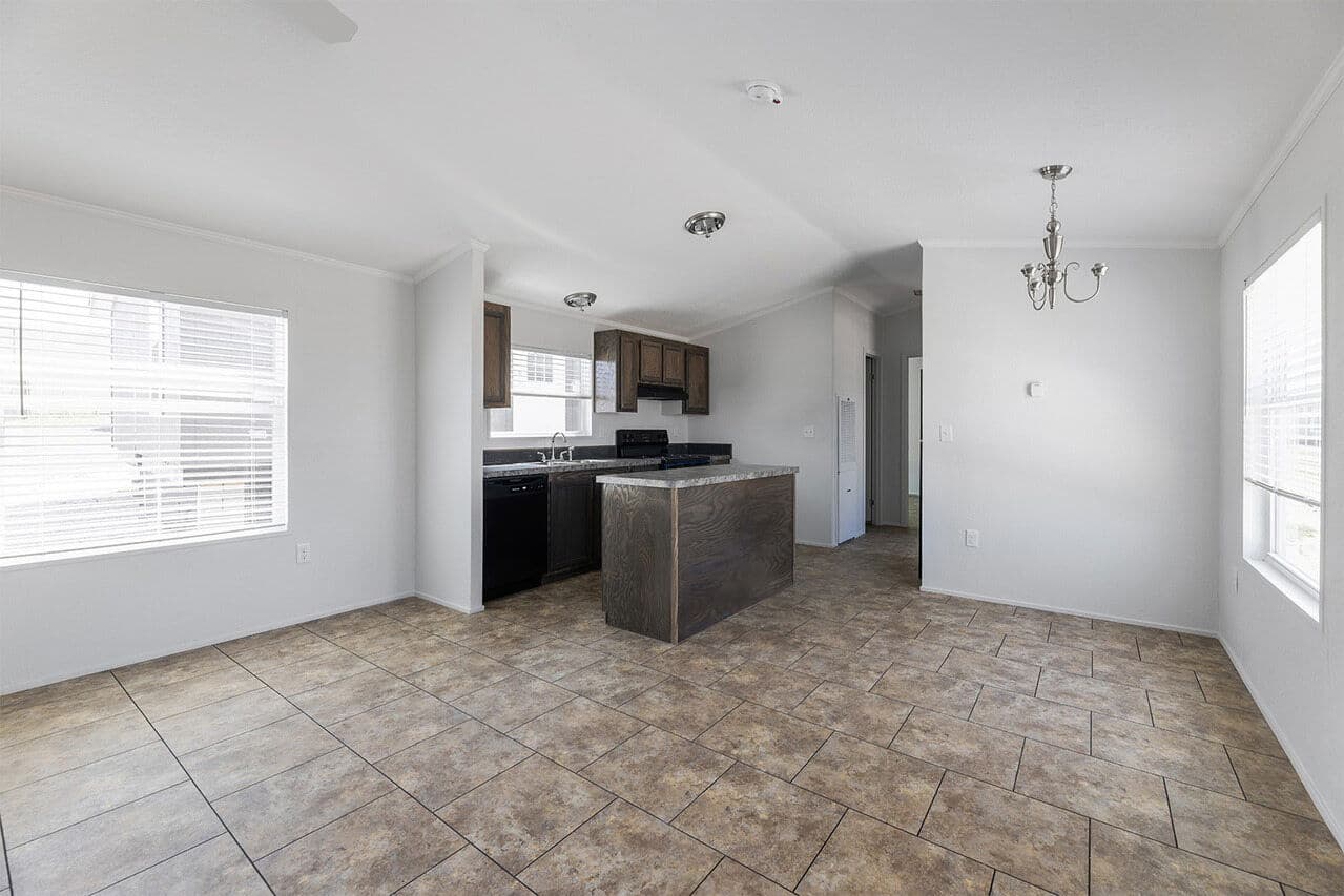 Emerald 16723a interior home features