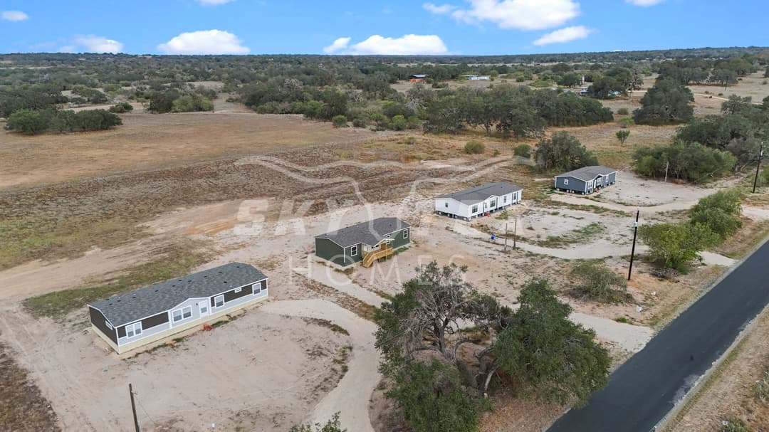 2284 stevens rd., somerset - 1.18 acres exterior home features