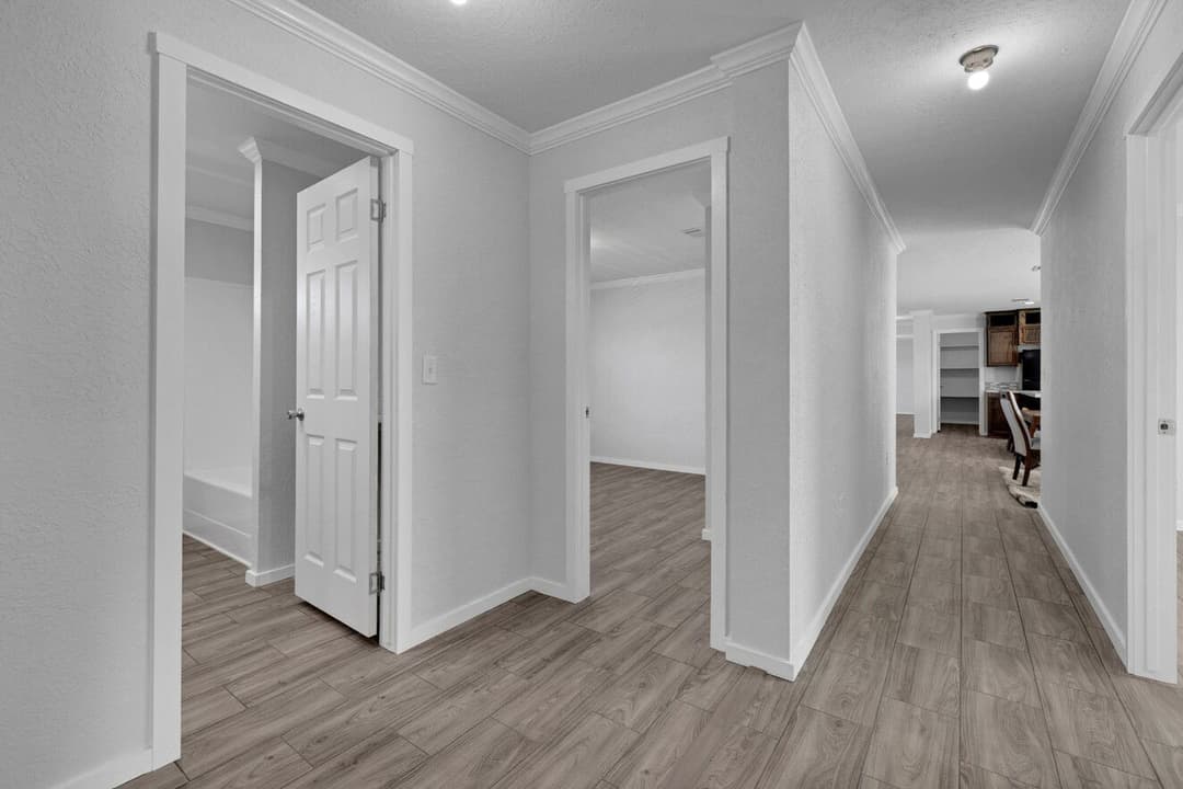 Topaz 28764a interior home features