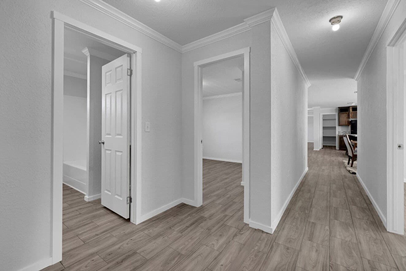 Topaz 28764a interior home features