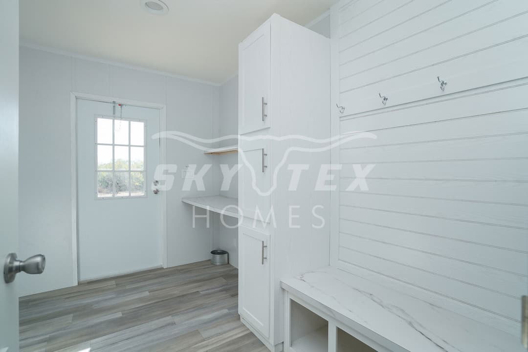 Valu maxx premier 32643e interior home features