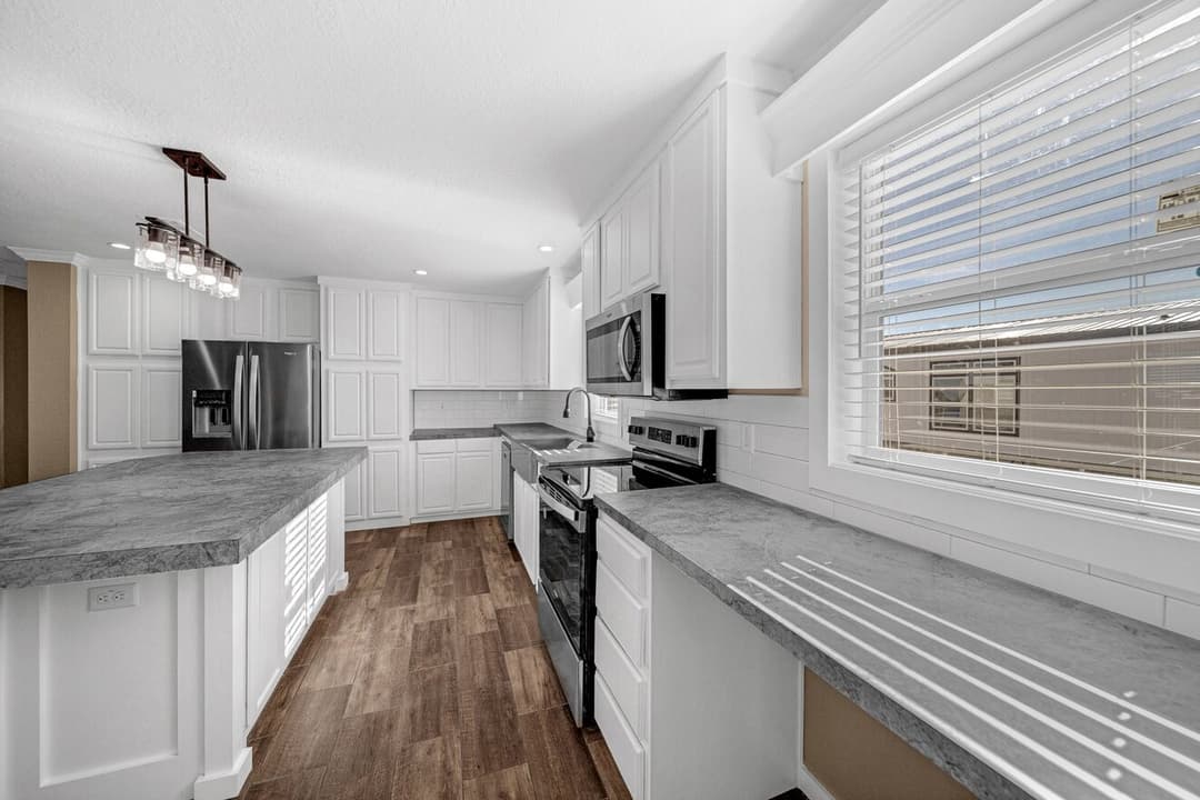 Sapphire 28663a kitchen home features