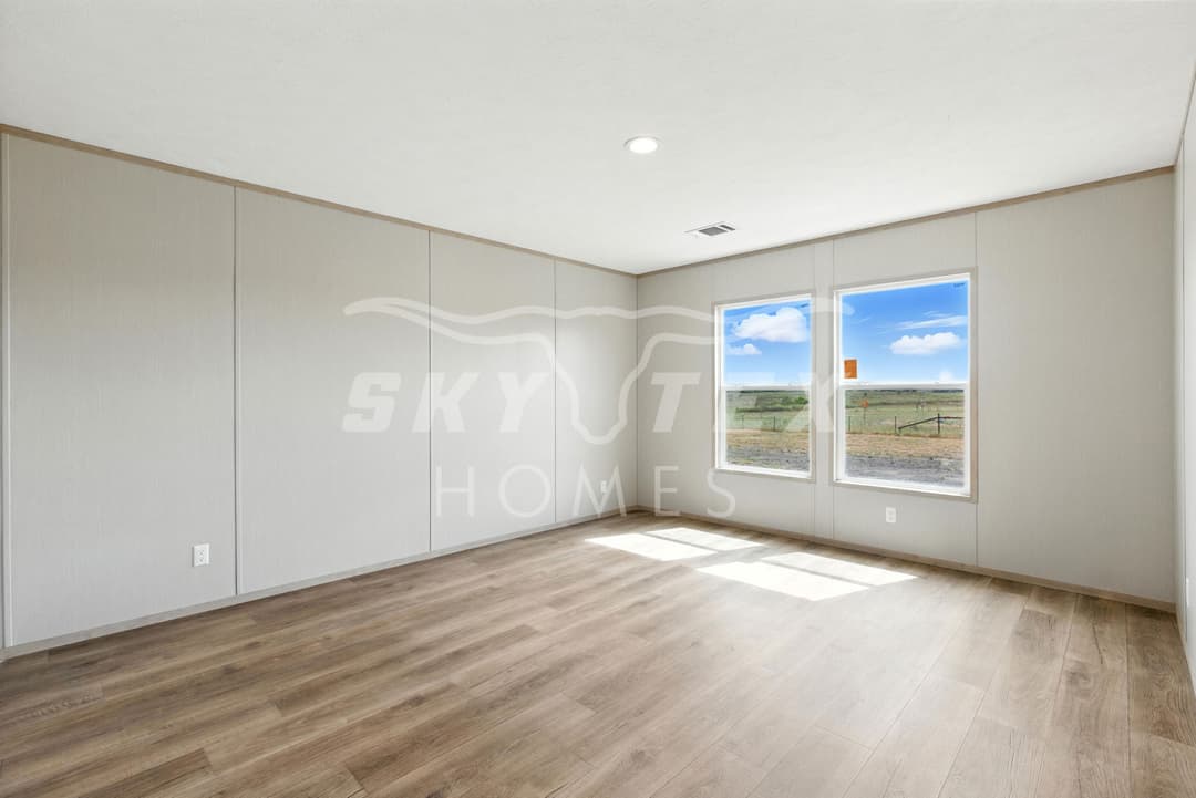 2553 fm 1332, jourdanton - 4.0 acres - pending bedroom home features