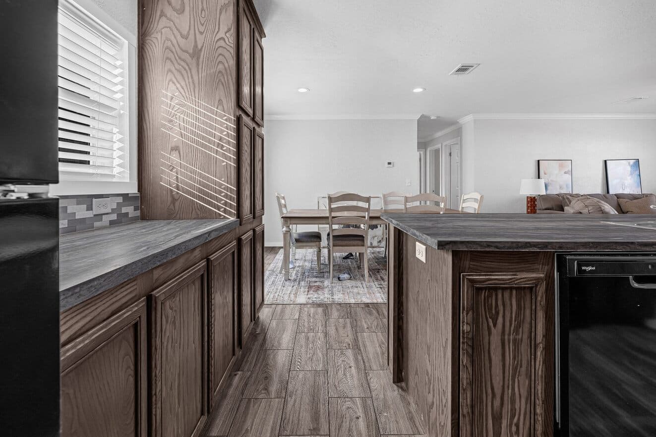 Topaz 28563a kitchen home features