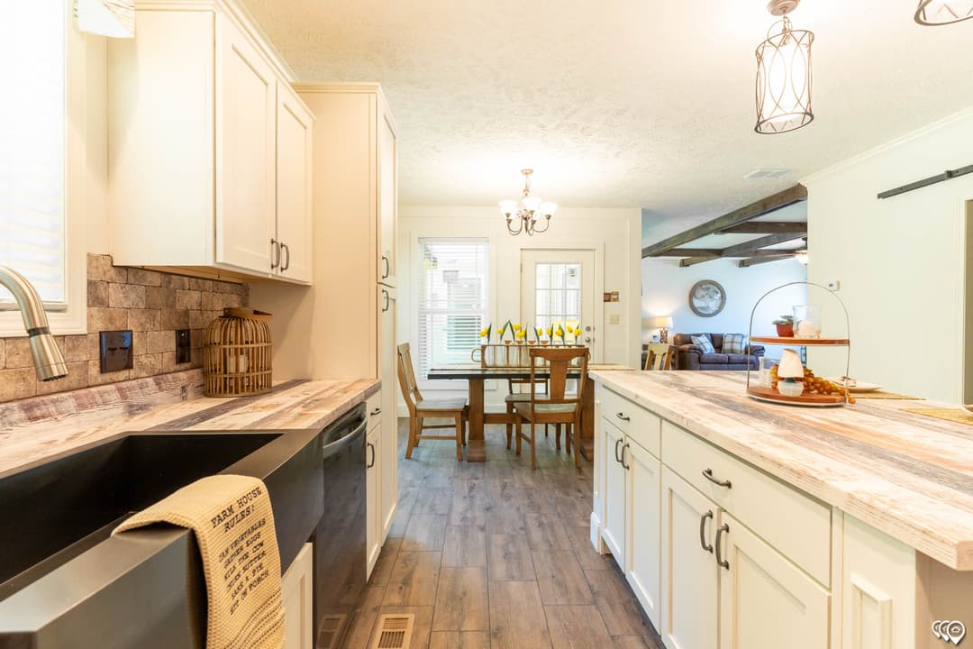 Aimon b kitchen home features