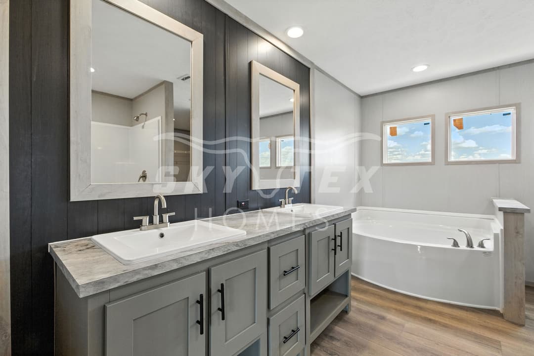 2553 fm 1332, jourdanton - 4.0 acres - pending bathroom home features