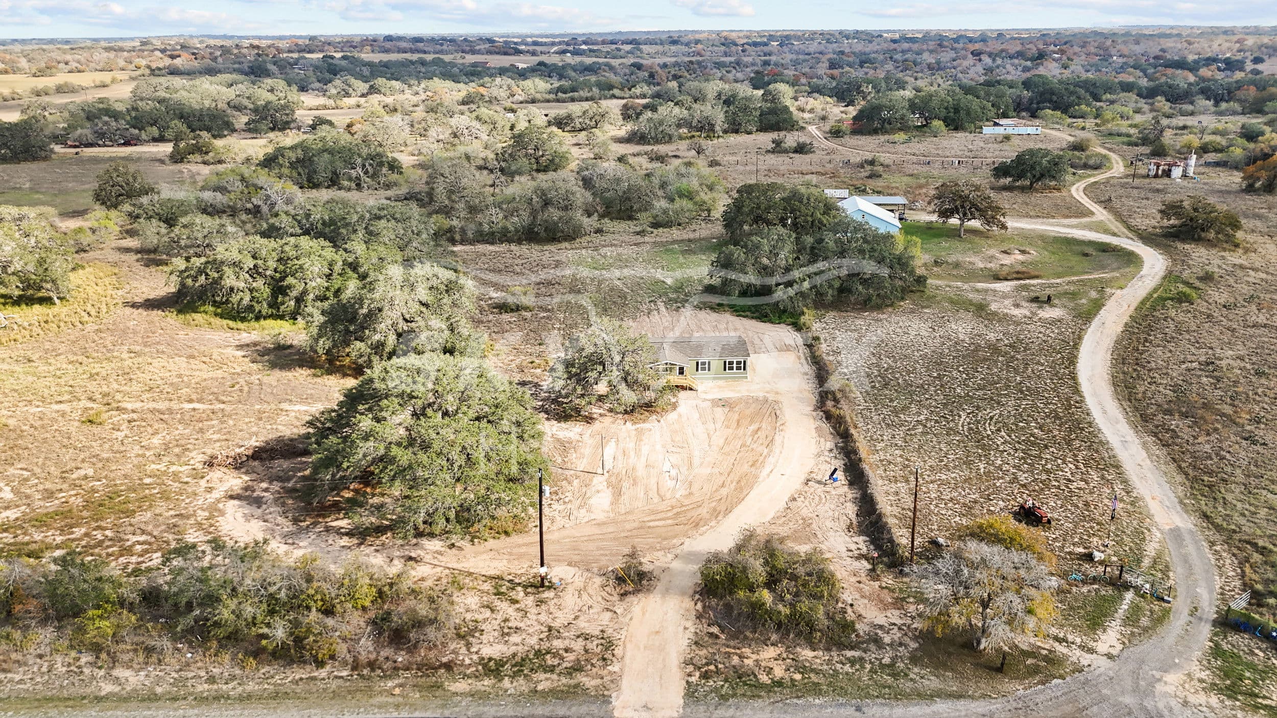 2126 stevens rd., somerset - 1.18 acres exterior home features