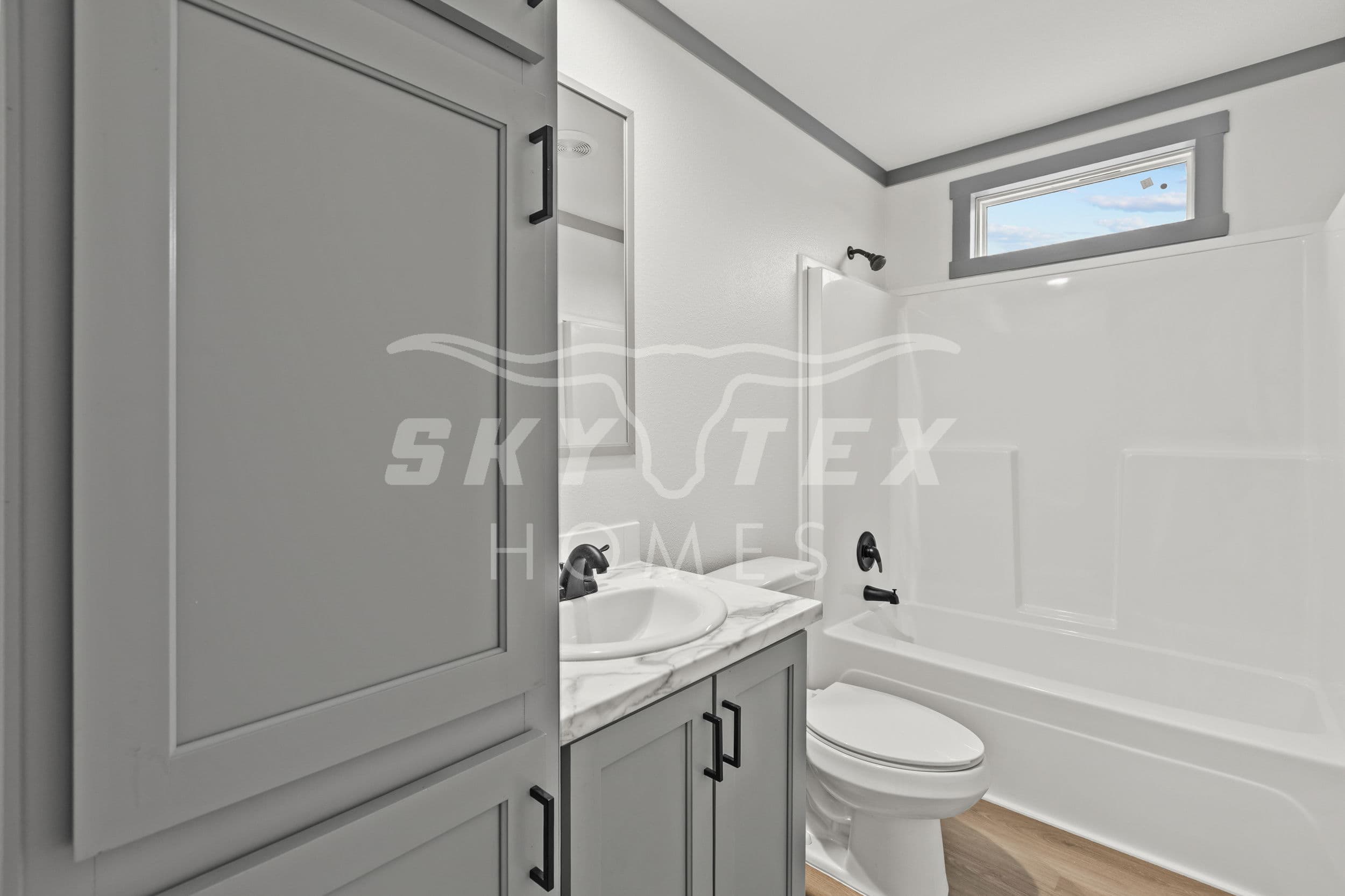 Swisher interior and bathroom home features