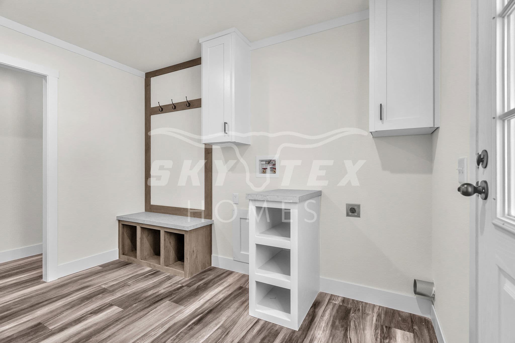 Everett elite interior home features