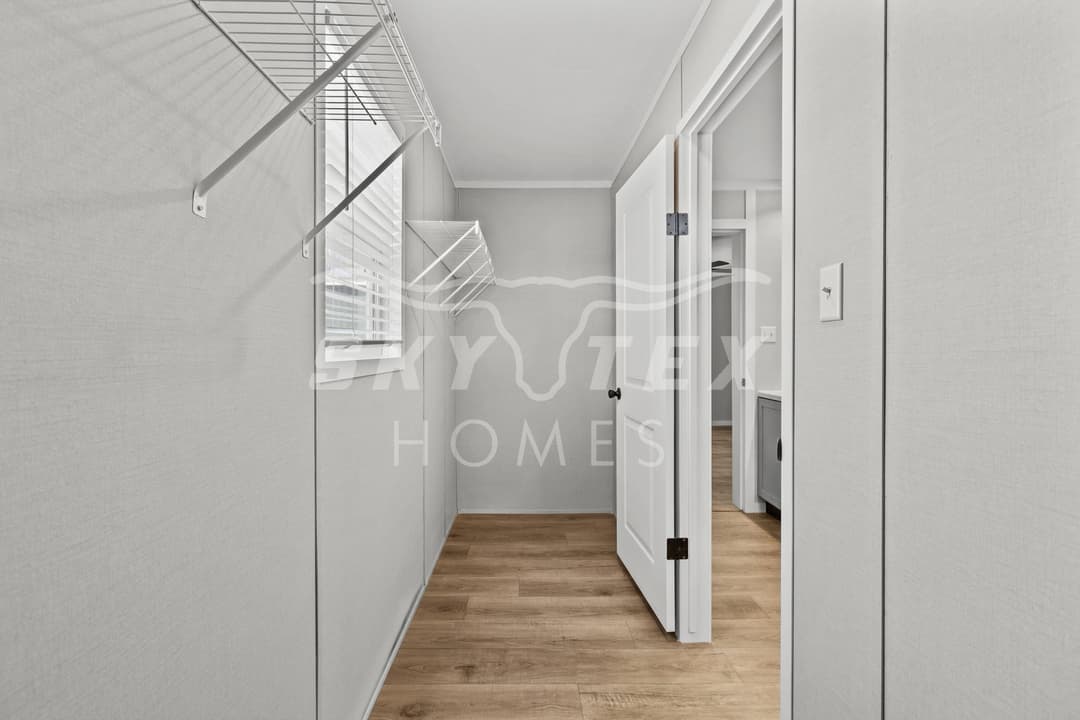 Gateway 2856a interior and bedroom home features