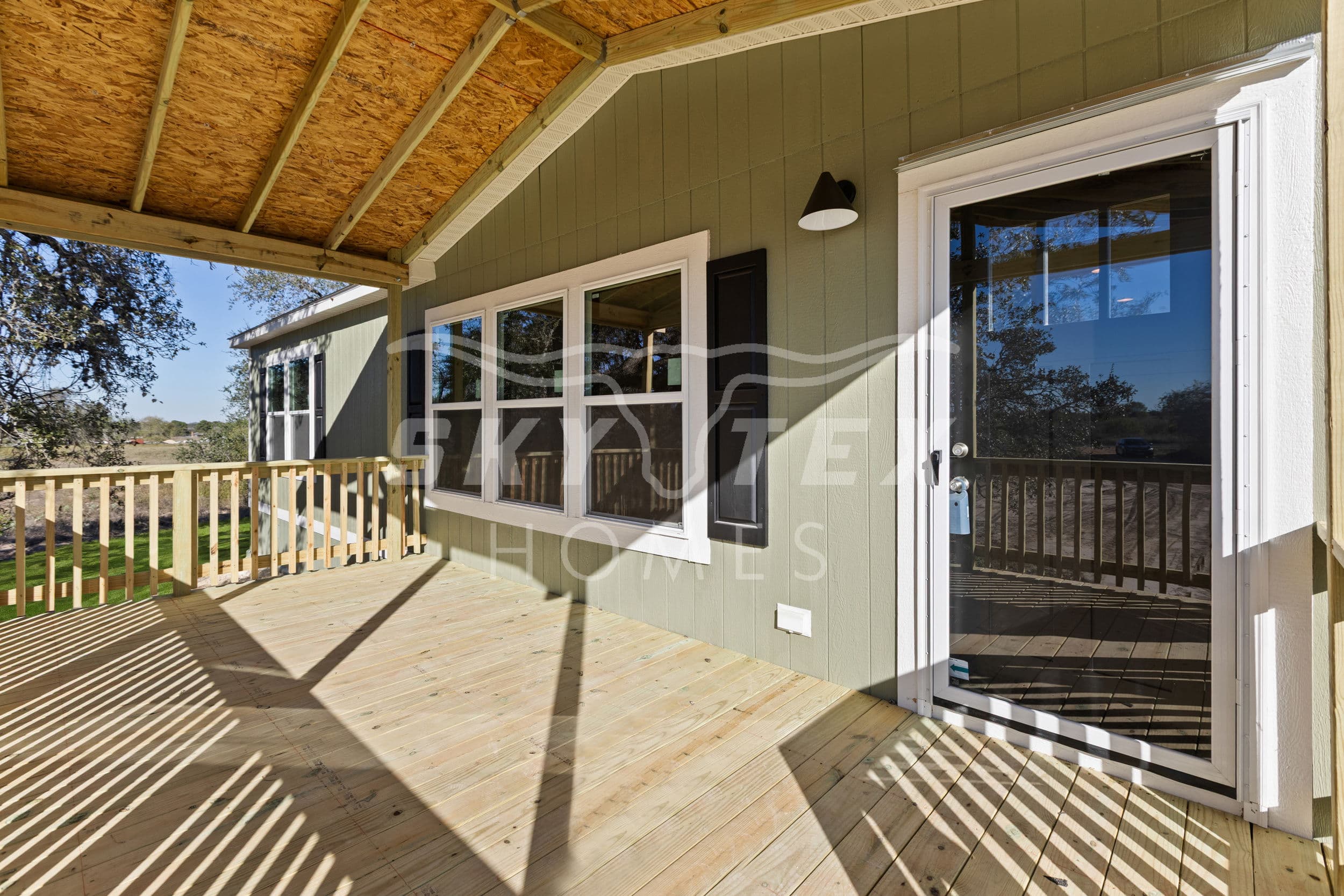 2126 stevens rd., somerset - 1.18 acres exterior home features