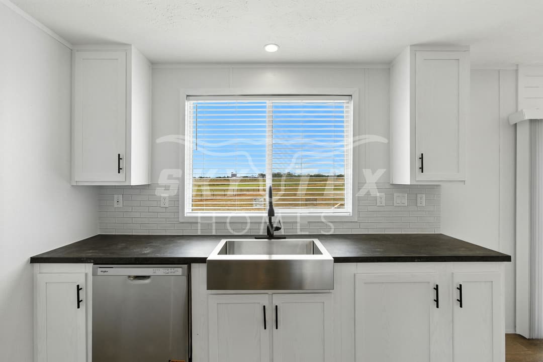 2479 fm 1332, jourdanton - 4.0 acres kitchen home features