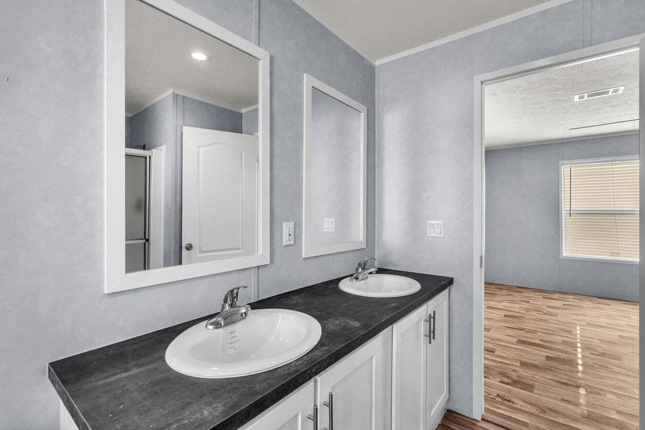 Cahill interior and bathroom home features