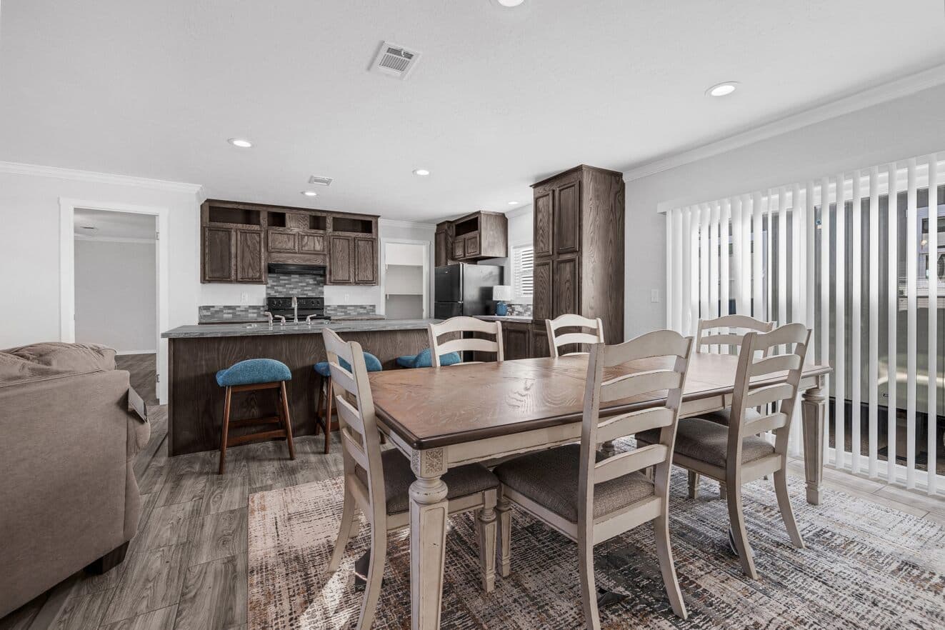 Topaz 28563a interior home features