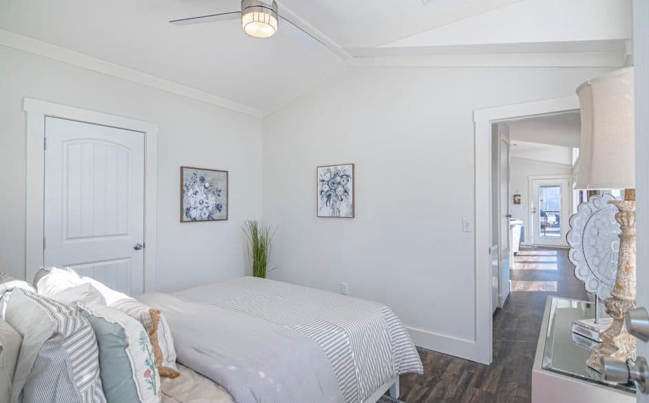 Starling d40ep8 bedroom home features