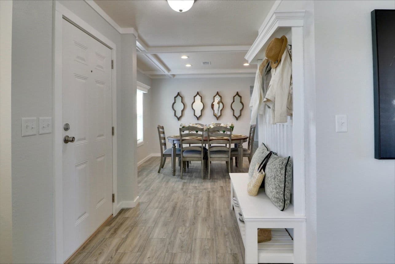 Solitaire 28784a interior home features