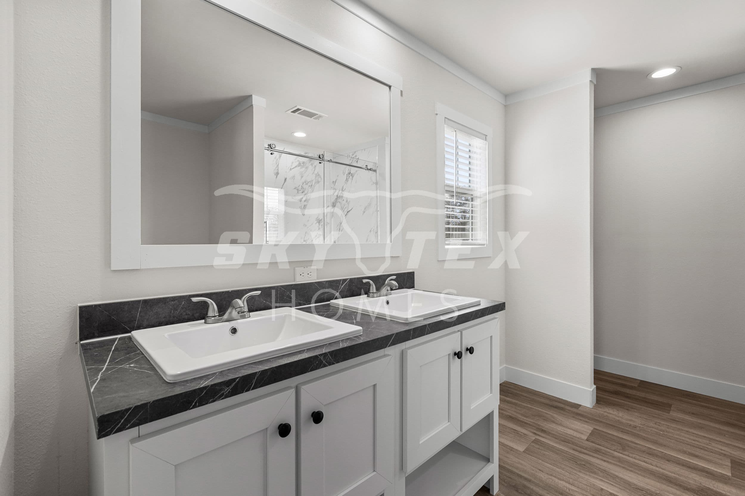 132 syrah st., la vernia - 1.05 acres interior and bathroom home features