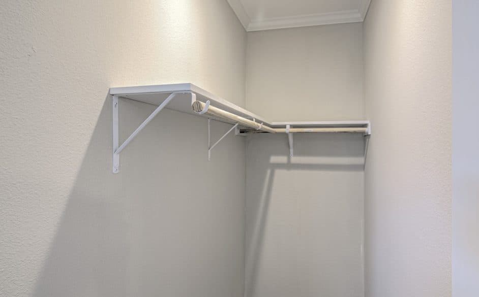 Gold spur 5616 interior home features