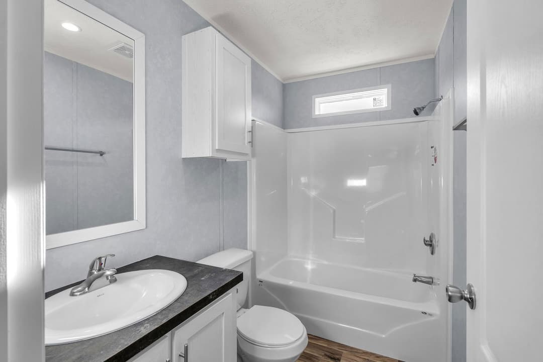 Cahill interior and bathroom home features