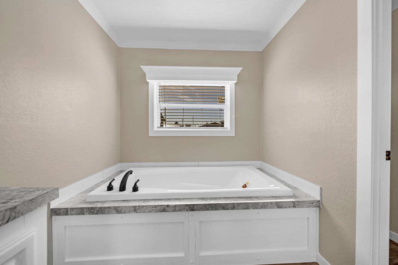Sapphire 28663a bathroom home features
