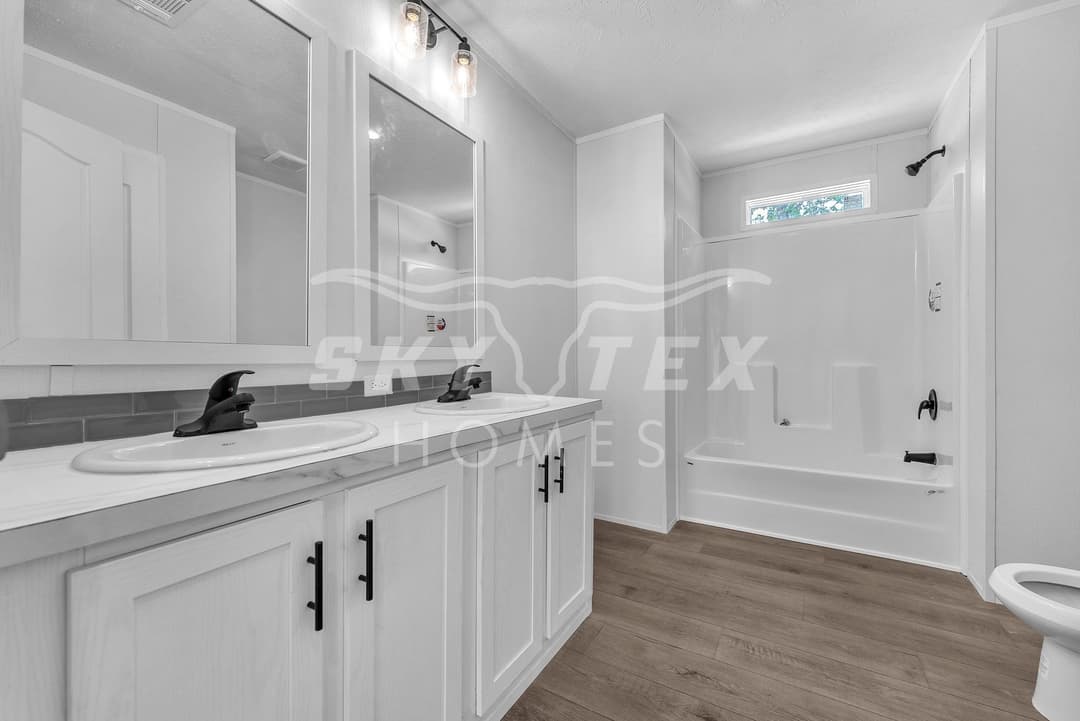 128 syrah st., la vernia - 1.05 acres bathroom home features