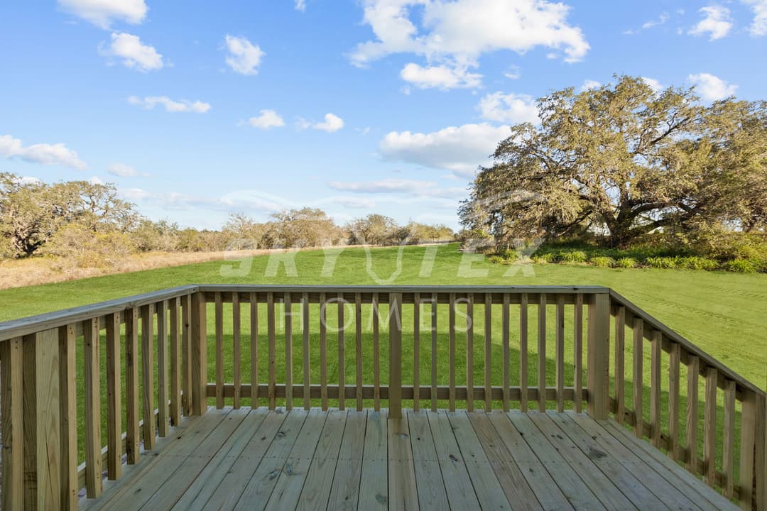 2126 stevens rd., somerset - 1.18 acres exterior home features