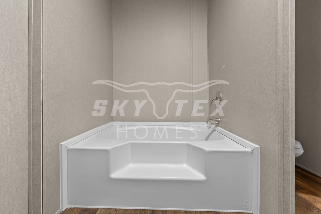 Oak interior and bathroom home features