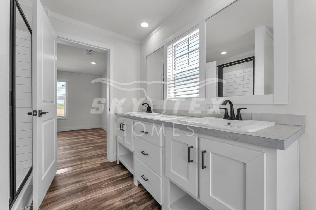 Isabella interior and bathroom home features