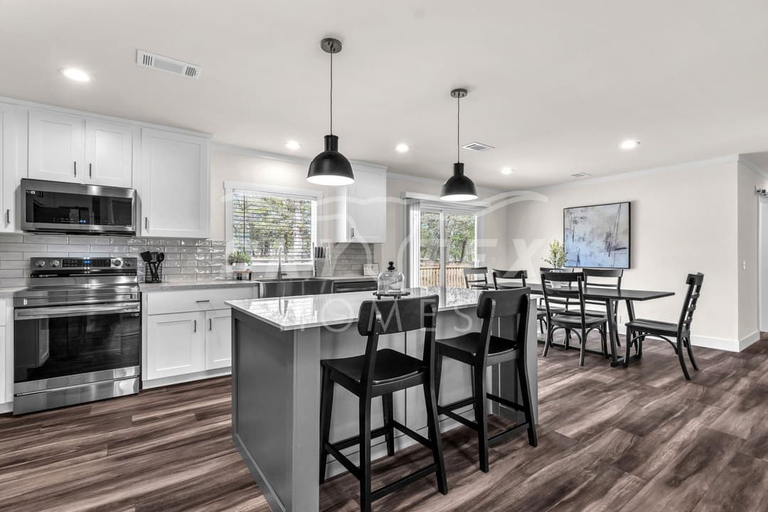 Everett elite interior and kitchen home features