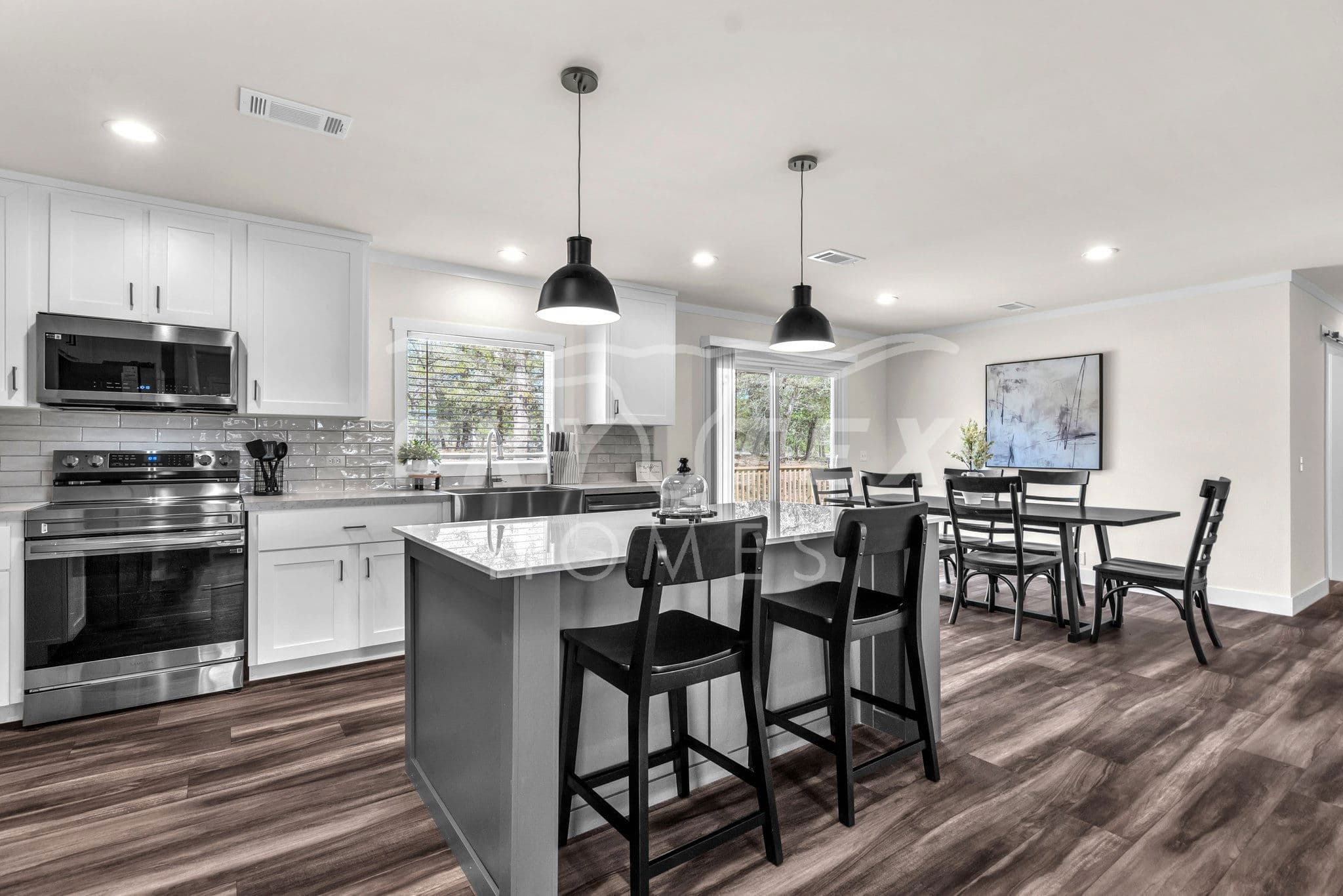 Everett elite interior and kitchen home features