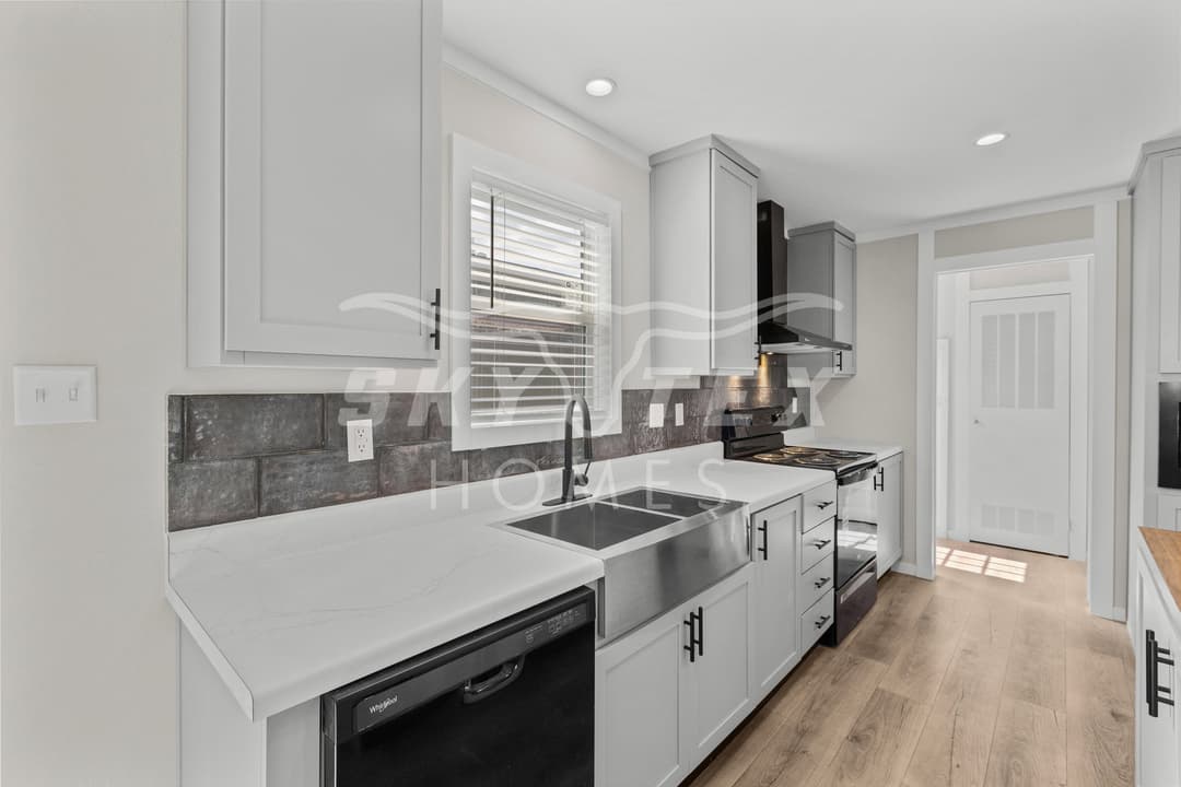 Gateway 2856a interior and kitchen home features