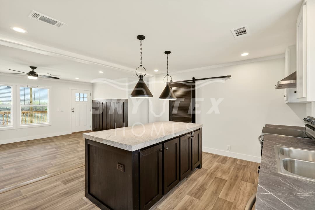 595 old phillipsburg road - 1.53 acres interior and kitchen home features