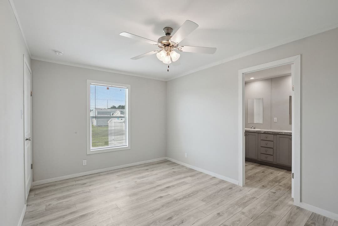 Nm1676b interior home features
